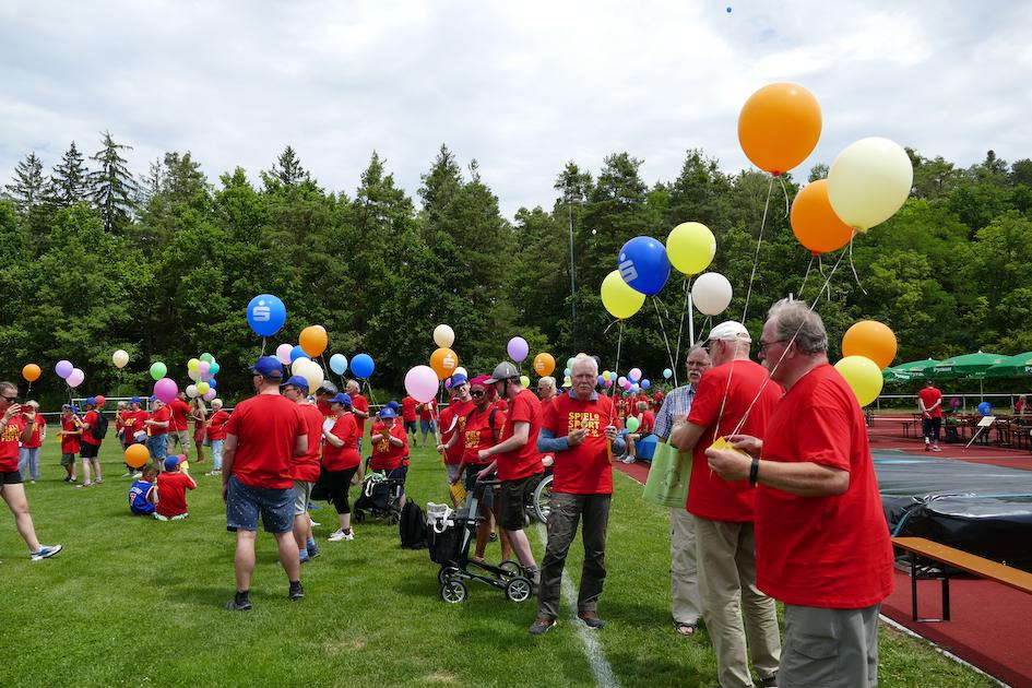 Luftballonwettbewerb am Spiel- und Sportfest